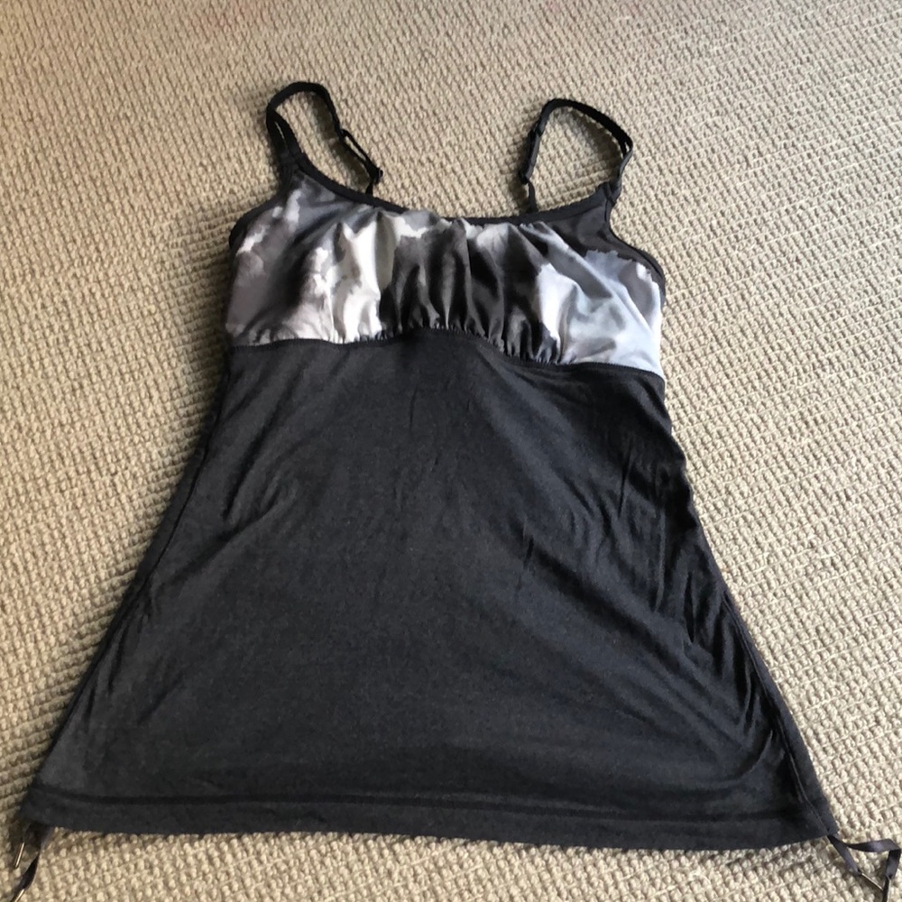 Lululemon workout top with built in bra